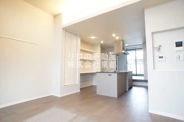 居室・リビング　自由に家具を配置できる広々としたリビングです♪