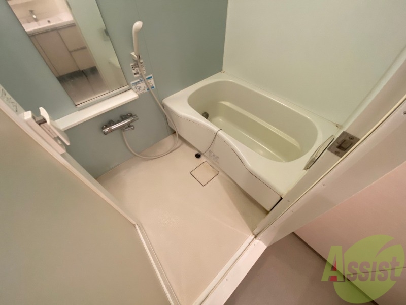 バス・シャワールーム　お風呂になります。一日の疲れを癒してくださいね。