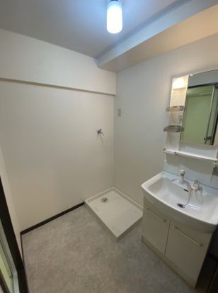 洗面設備　独立洗面台あり、毎朝おしゃれに忙しい女性の方におすすめです