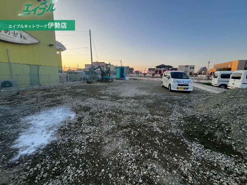 駐車場　建築中