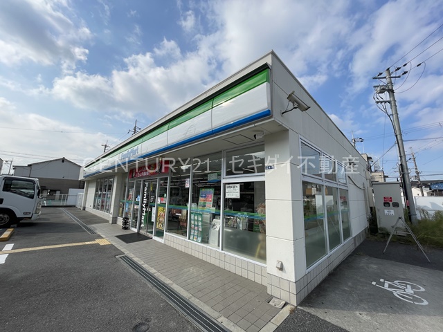 コンビニ　ファミリーマート柏原平野店（コンビニ）まで810m