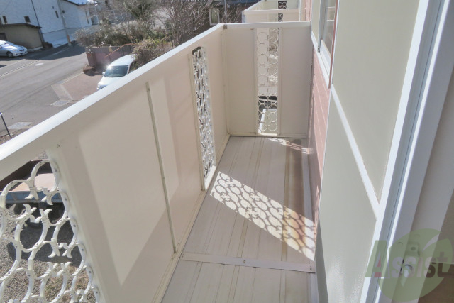 バルコニー　広めのバルコニーで日々の物干しを。