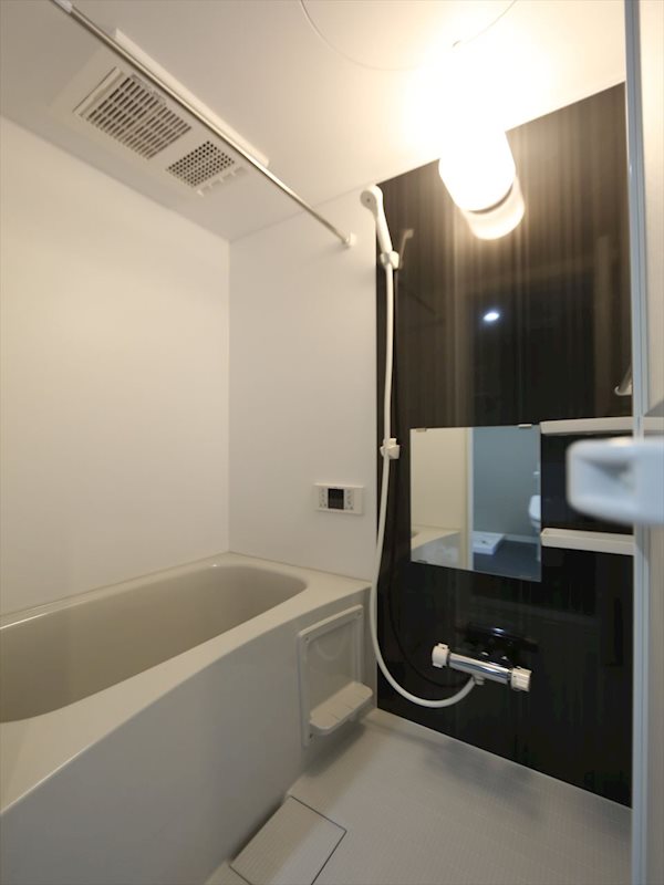 バス・シャワールーム　浴室暖房乾燥機付　追い焚き・オートバス機能付お風呂