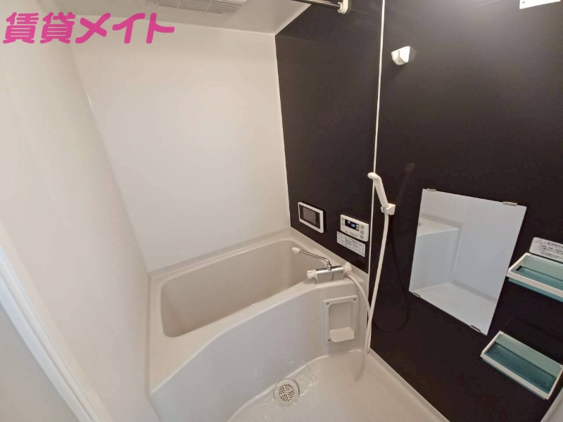 バス・シャワールーム　同物件別部屋写真