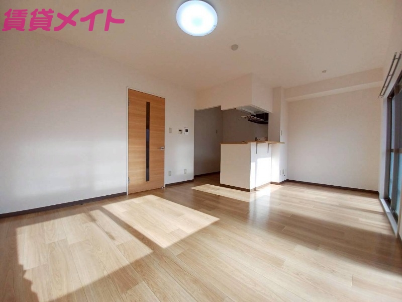 居室・リビング　同物件別部屋写真