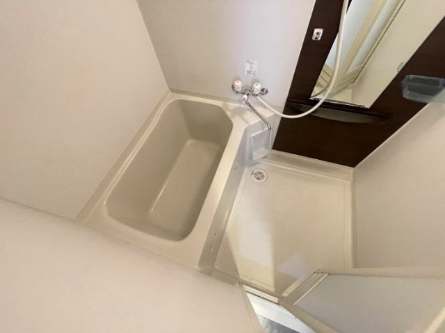 バス・シャワールーム　コンパクトで使いやすいお風呂です