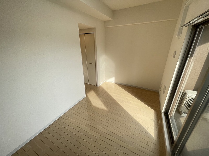 その他部屋・スペース　開放的な寝室です