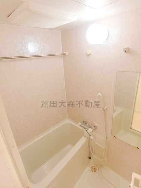 バス・シャワールーム　浴室乾燥機付きのバスルーム