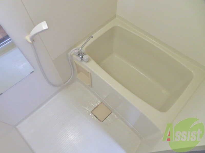 バス・シャワールーム　お風呂は日々の疲れをリフレッシュできる広さがありますね。