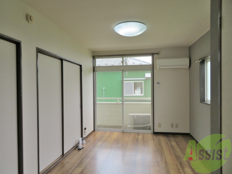 居室・リビング　陽当たりが良く、広々として過ごしやすそうです。