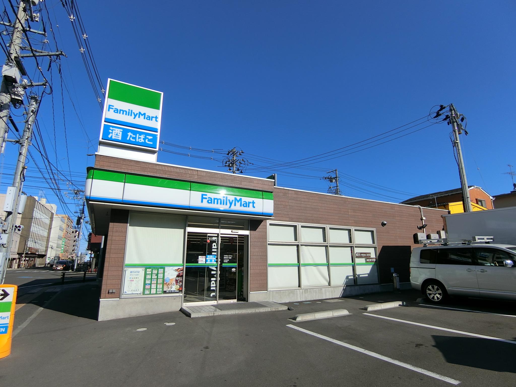 コンビニ　ファミリーマート上杉四丁目店（コンビニ）まで731m