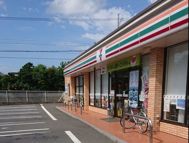 コンビニ　セブンイレブン（コンビニ）まで200m