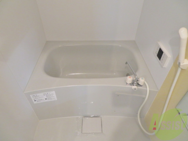 バス・シャワールーム　こちらのお風呂で、一日の疲れを癒して下さい。