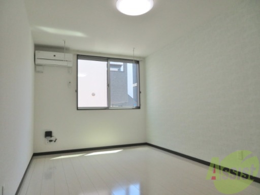 その他部屋・スペース　こちらのお部屋には、大きめなベッドが入りますね。