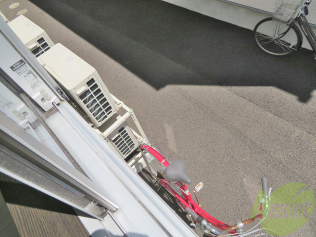 バルコニー　バルコニーにが無いのは、少し残念ですね。