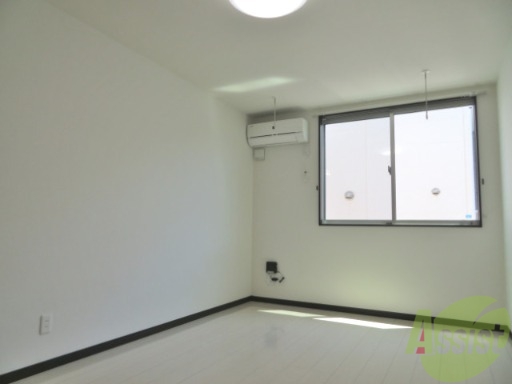 居室・リビング　８．３帖の洋室です。南向きなので光が差し込みます。