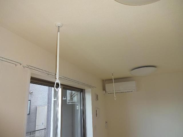 その他設備　室内物干（イメージ）