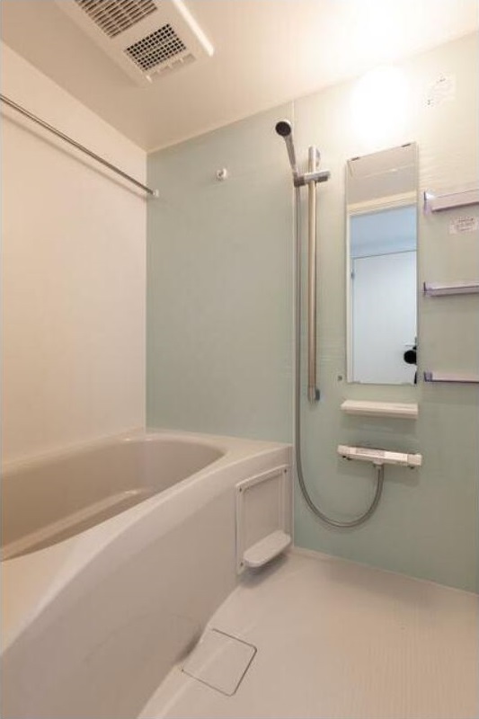 バス・シャワールーム　嬉しい追い焚き・浴室乾燥機付きです♪