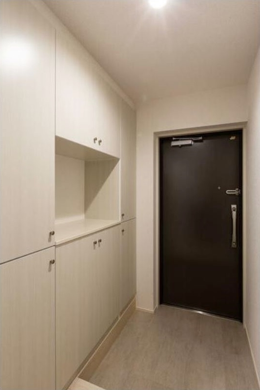 玄関　収納豊富なシューズボックスです♪