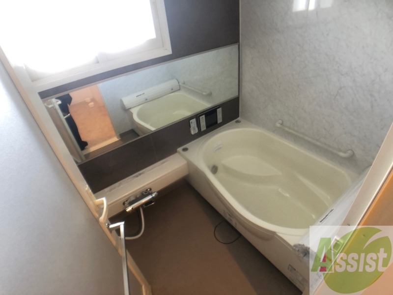 バス・シャワールーム　バスルームはこちらです。広々としてゆったり休めます。