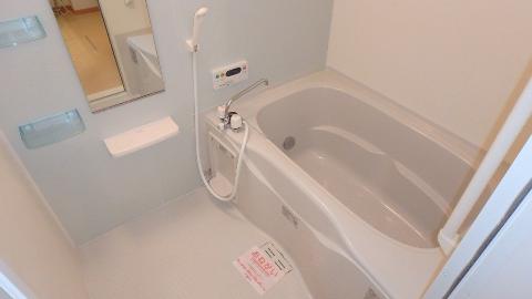 バス・シャワールーム　追い焚き機能付で嬉しいですね♪