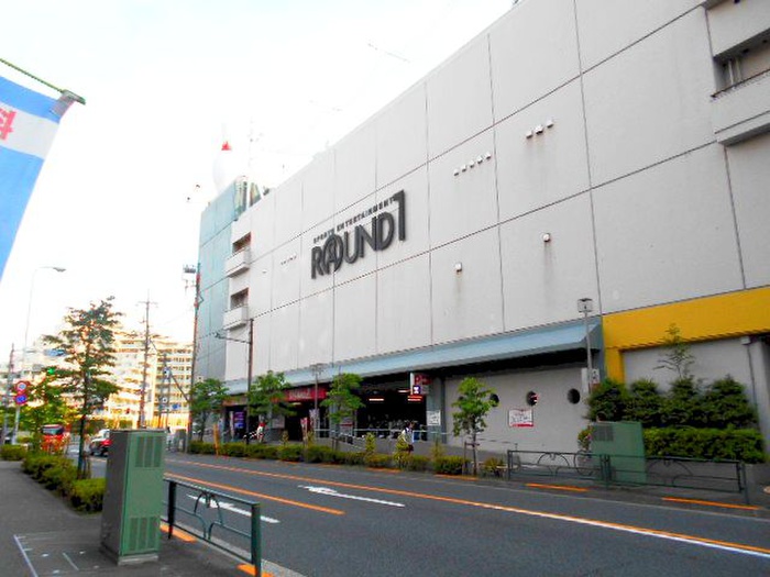 コンビニ　ラウンドワン（コンビニ）まで660m