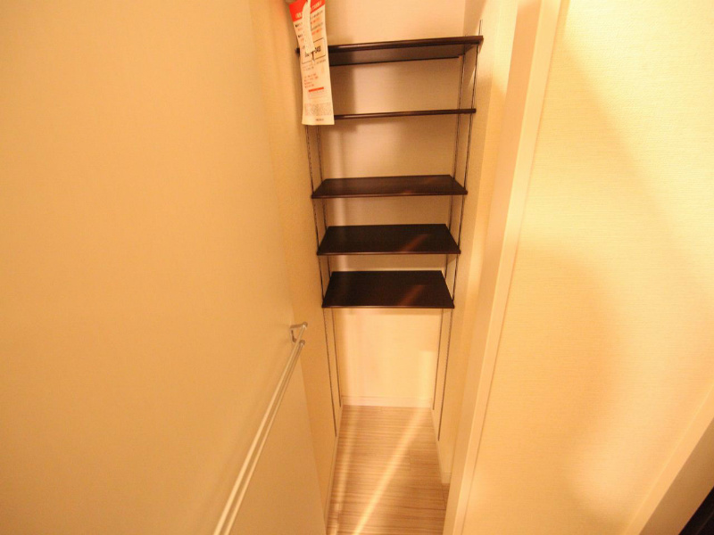 玄関　玄関　シューズボックス付（収納充実してます）