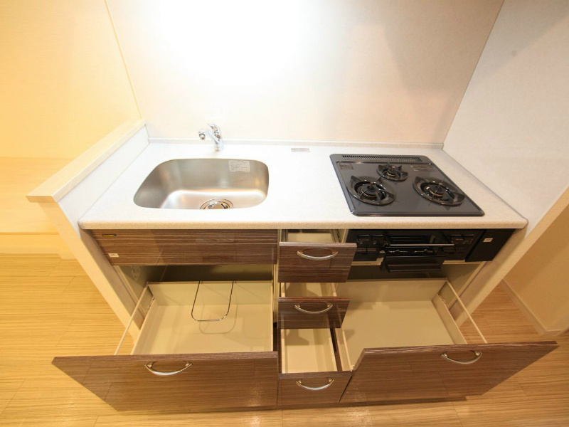 キッチン　システムキッチン（ガス3口グリル付）