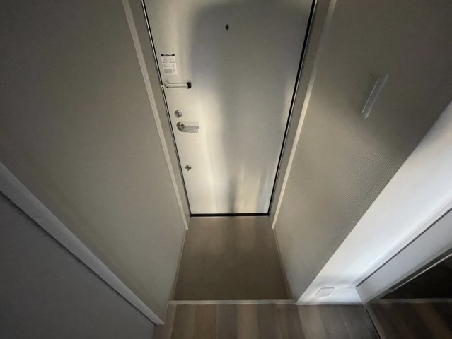 玄関　同物件別部屋写真