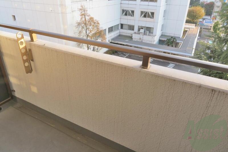 バルコニー　バルコニーでは洗濯物がしっかり干せしっかり干せますよ～。