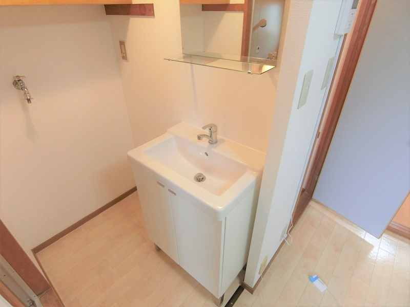 洗面設備　お洒落な洗面台ですね。