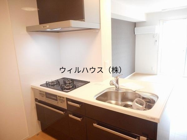 キッチン　３口コンロ付きシステムキッチン！