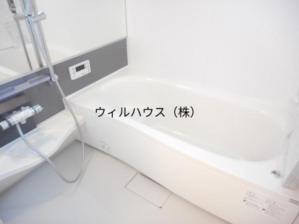 バス・シャワールーム　浴室乾燥機付き広々バスルーム！