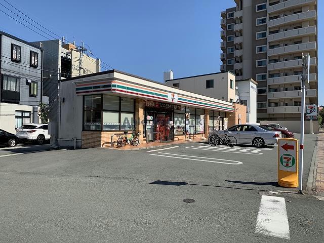 コンビニ　セブンイレブン熊本新屋敷3丁目店（コンビニ）まで777m