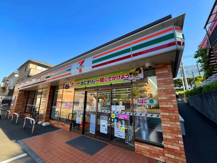 コンビニ　セブンイレブン 横浜梅が丘店（コンビニ）まで574m