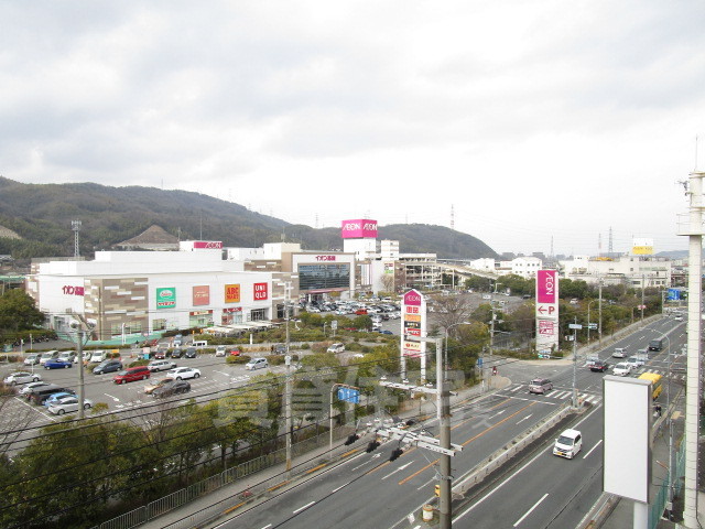 スーパー　イオン　高槻店（スーパー）まで614m