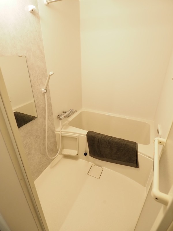 バス・シャワールーム　清潔感のあるピカピカのお風呂です！