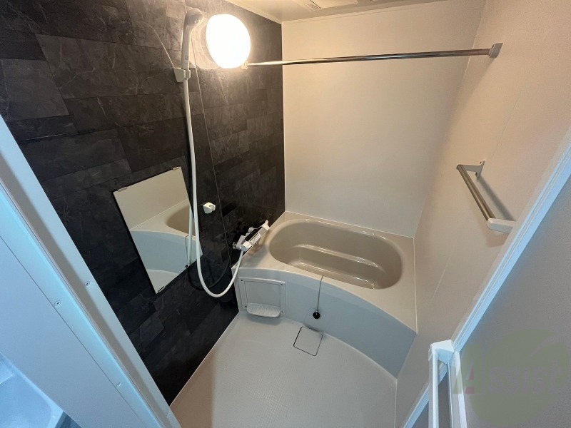 バス・シャワールーム　お風呂になります。一日の疲れを癒してくださいね。