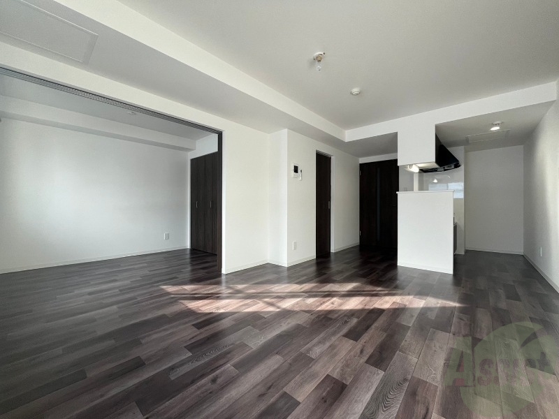 居室・リビング　日当たり良く広々したリビングで快適に過ごせます。