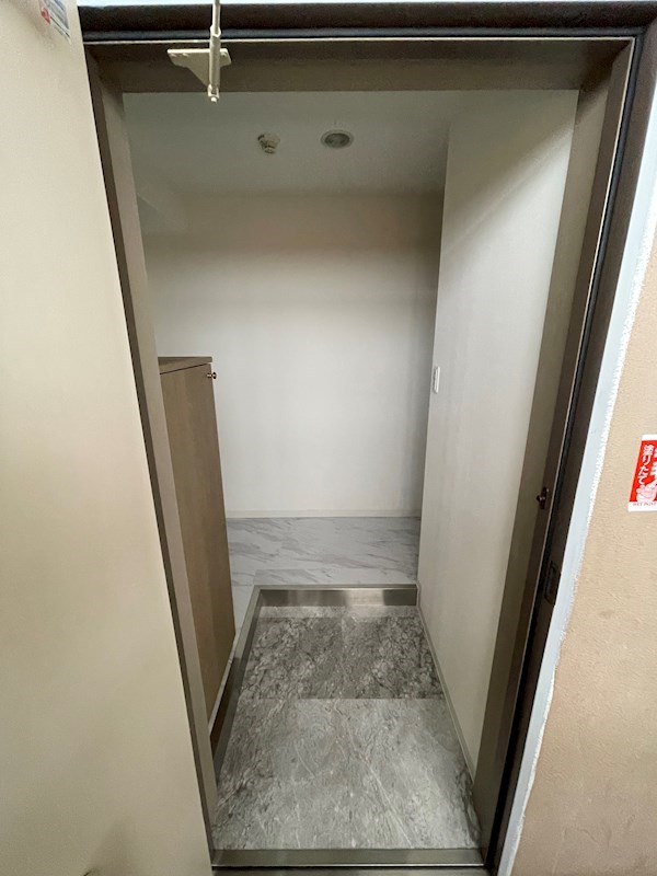 玄関　※同タイプの他のお部屋です