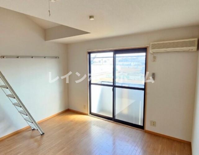 居室・リビング　こちらのリビングで趣味の時間をお楽しみください