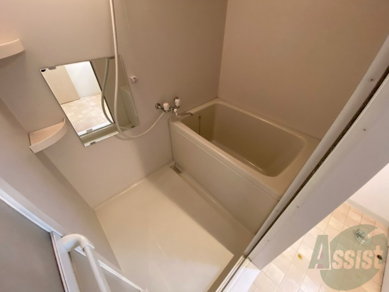 バス・シャワールーム　お風呂になります。一日の疲れを癒してくださいね。