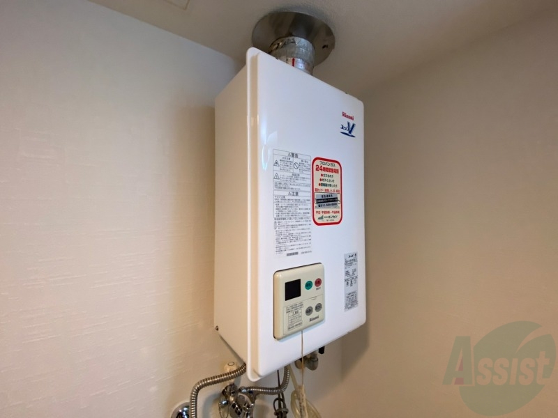 その他設備　給湯器は簡単操作で温度調整ができますよ。
