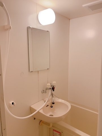 バス・シャワールーム　落ち着いた空間のお風呂です