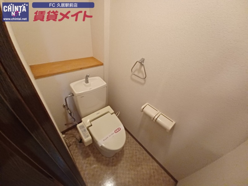 トイレ　別部屋反転写真です