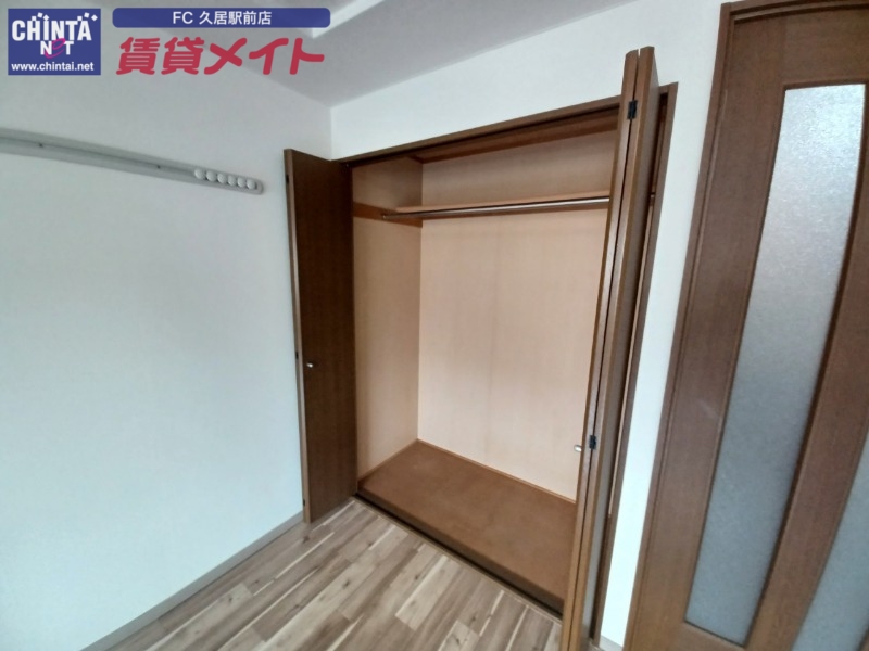 収納　別部屋反転写真です