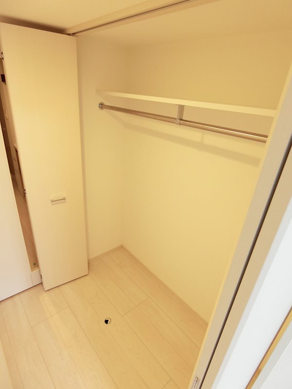 収納　洋服もたっぷり入るクローゼット