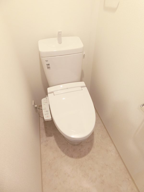 トイレ　温水洗浄便座