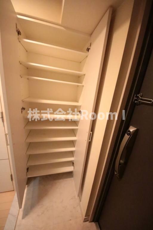 玄関　収納もある玄関です