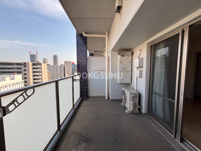 バルコニー　心地よい風と光を感じる、暮らしの楽しみが広がる場所。